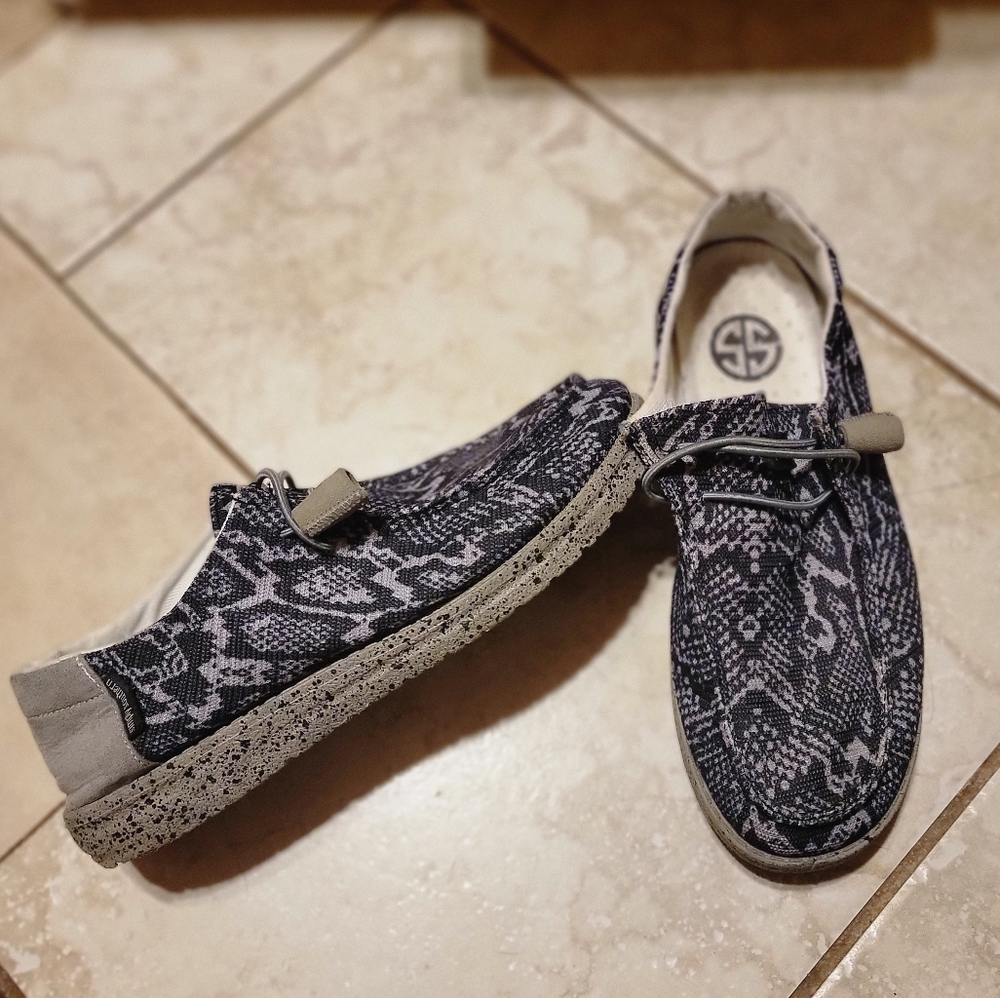 Hey dude shoes